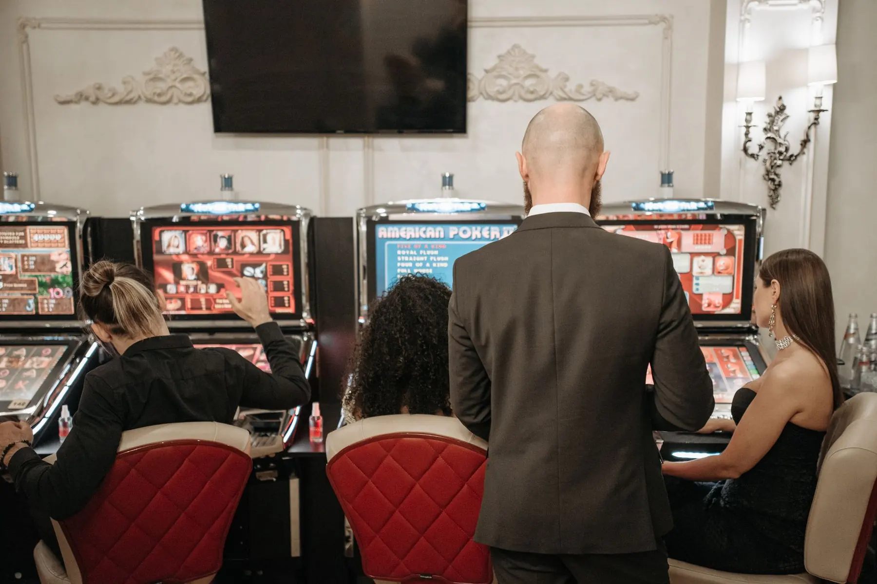 A composed setting for dedicated play